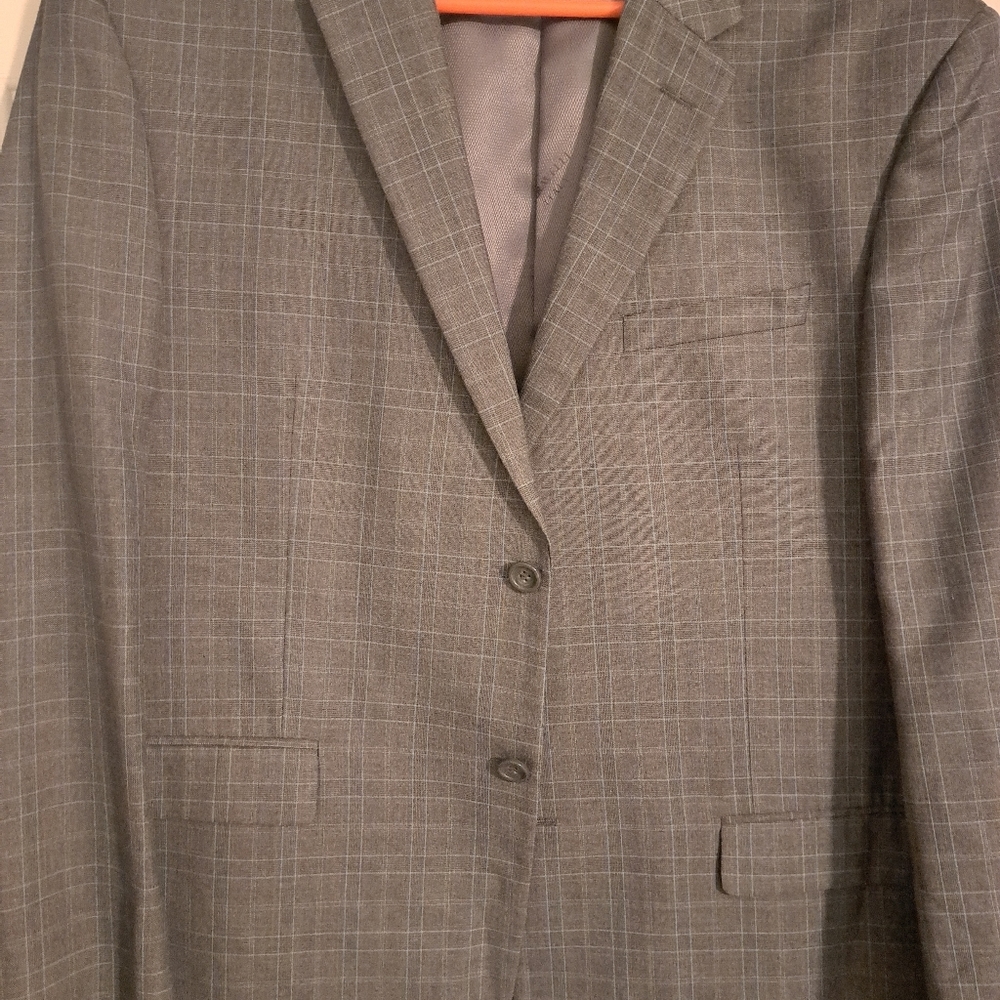 An elegant Caravelli men's 2 piece suit.